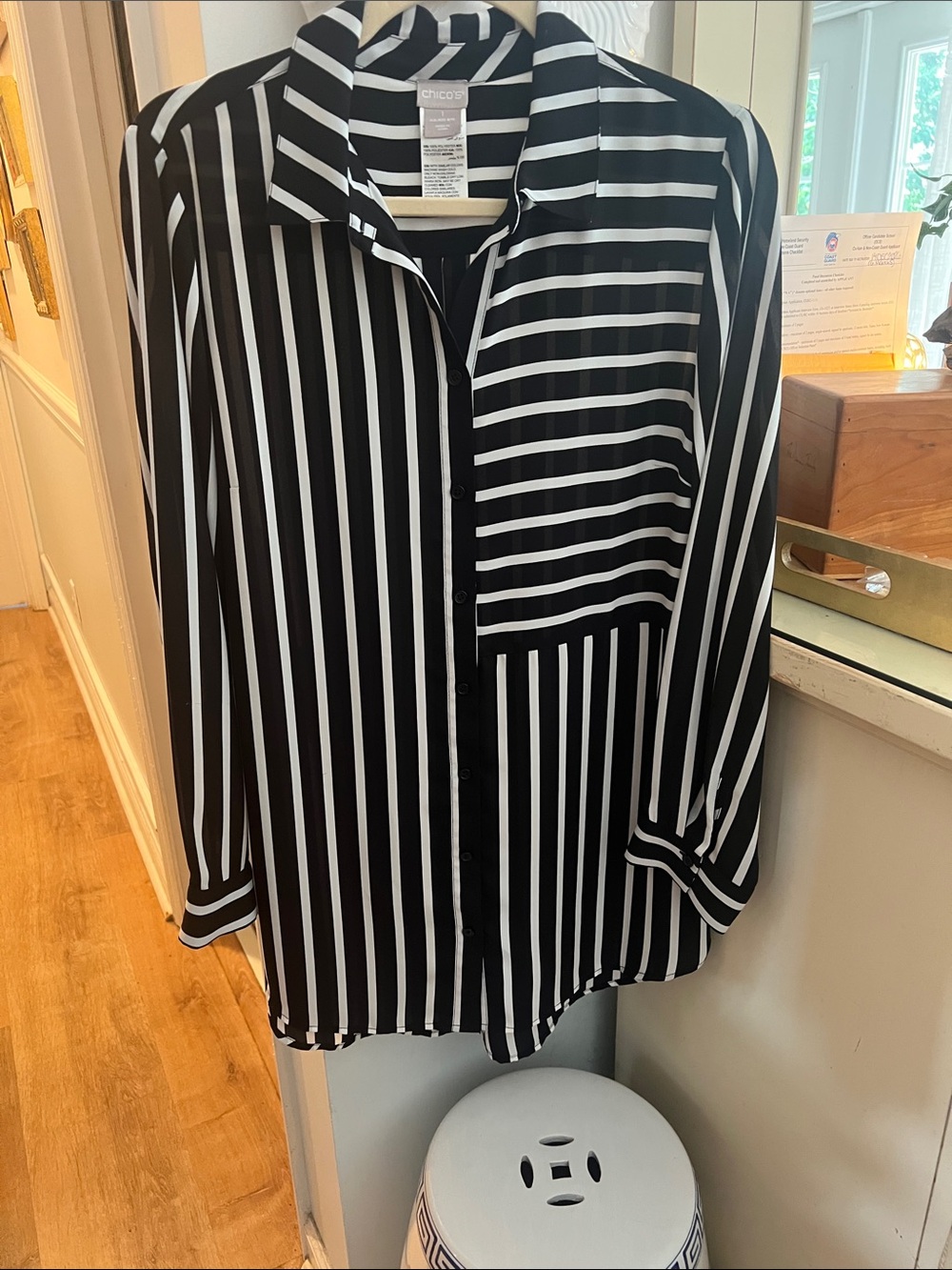 Chico’s Black and White Tunic Blouse EEEUC